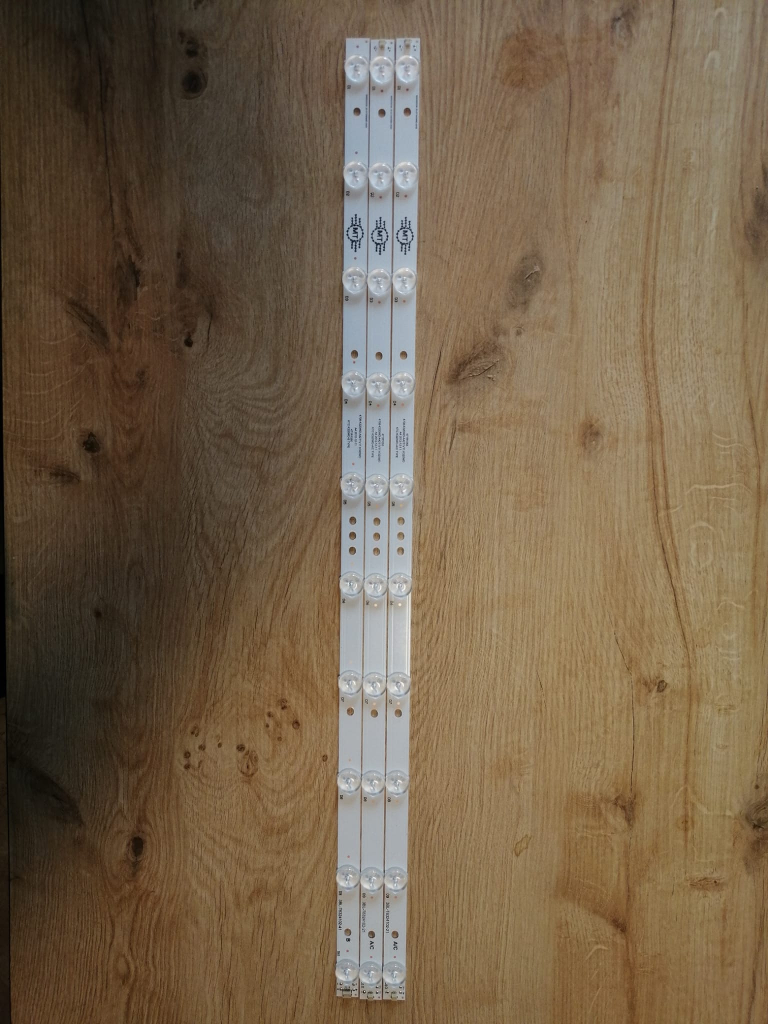LE82S16HM LE82S17HM 3BL-T6324102-001B, 3BL-T6324102-21, 3BL-T6324102-002B, 3BL-T6324102-002B (63 CM) LE82S16HM LE82S17HM 3BL-T6324102-001B, 3BL-T6324102-21, 3BL-T6324102-002B, 3BL-T6324102-002B (63 CM)