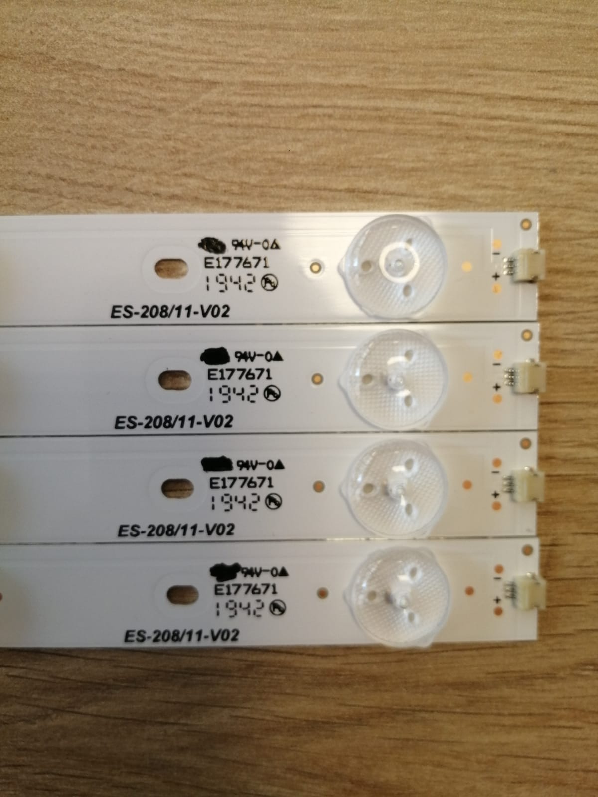 YT-4011 EVERLIGHT LBM400P1101-AR-1(0)