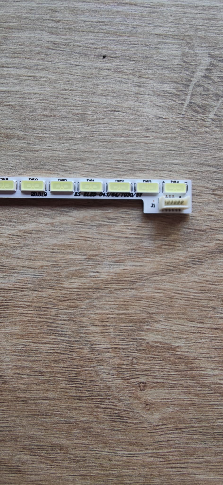 42 64 LED420TA05 V0 94V-0 E88441 6V (52,9 CM)  42PF7050