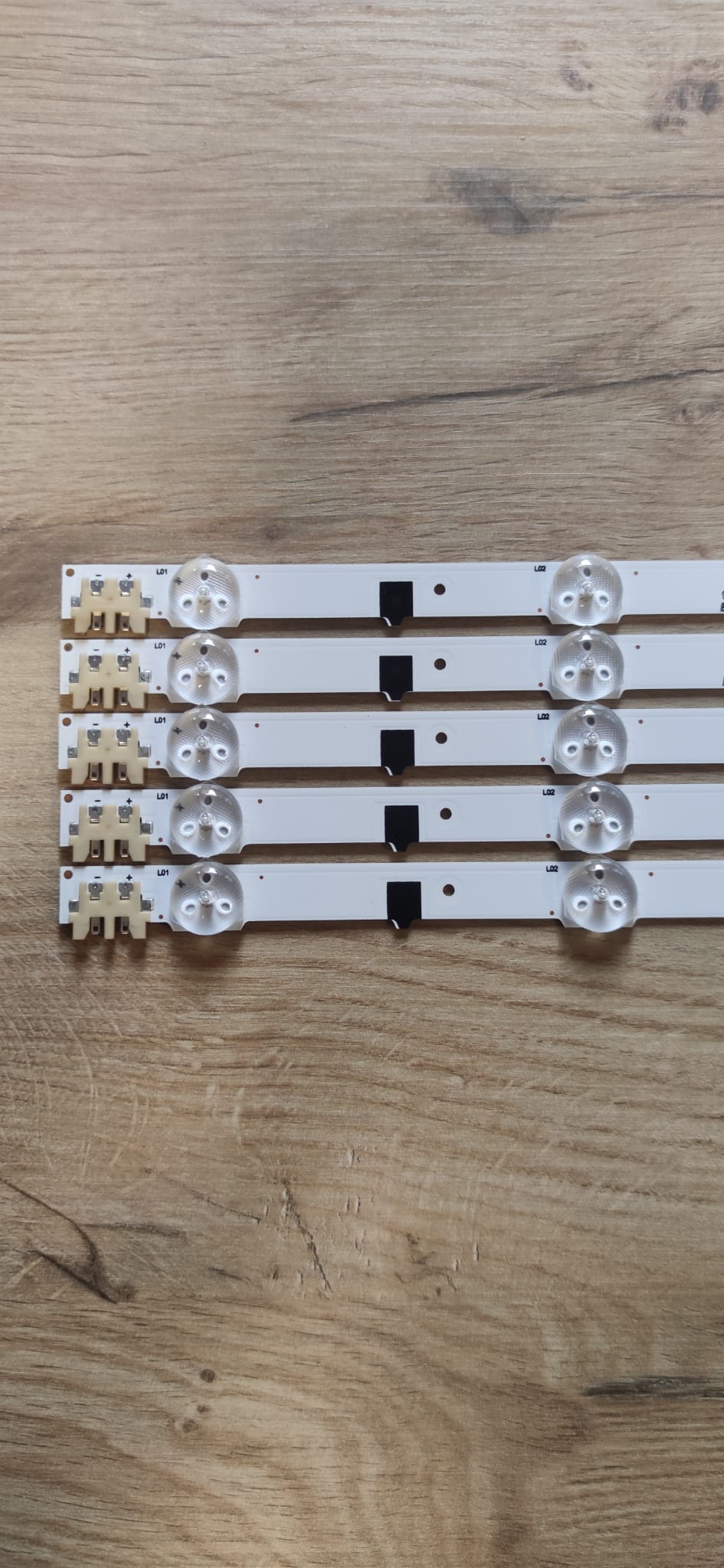 UE32F5570 UE32F5500AW   UE32F5070 AD2GE-320SC1-R0  (65,8 CM)