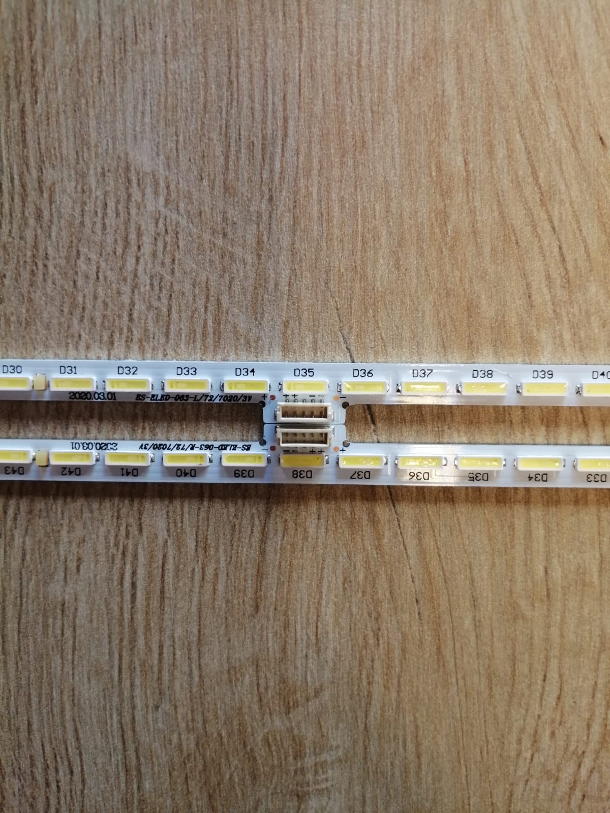 55pus7101 55pus7181 LK 10024666-A0, 11800822-A0, CL-550-072-V1-R, 11800821-A0, CL-550-072-V1-L, LK10024666-AO (60,4 CM)